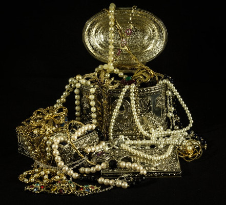 Old jewelry and pearls